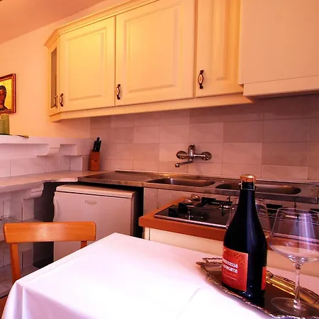 Old Town Garden Apartman *