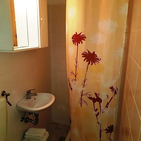 Old Town Garden Apartman *